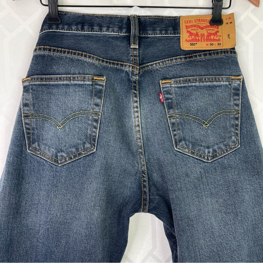 Levi's 501 Original Fit Medium Dark Wash Straight Leg Jeans W30 L32